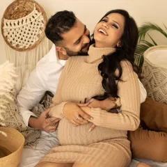 There is nothing more beautiful than capturing pure, unscripted laughter. These cozy, in-home lifestyle sessions are perfect for capturing the authentic connection and joy as you wait for your little one.