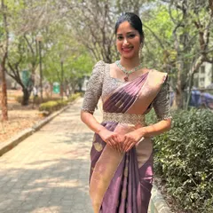 The final look from our styling session. The iconic Kanchipuram saree is draped beautifully to showcase the hand embellished blouse with puffed sleeves. This is a perfect blend of tradition and modern style for an engagement.