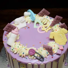 A top-down view of the "Oh Baby!" cake, showing all the cute fondant decorations. It's a fun and playful design to celebrate a new arrival.