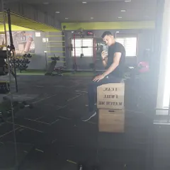 Taking a break on the plyometric boxes in the HSR gym. The facility is equipped with a wide range of functional training gear.