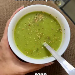 A healthy and detoxifying bottlegourd and palak (spinach) soup. This simple recipe is easy to cook and perfect for a light, warm dinner.