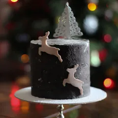 Merry Christmas everyone! This simple and modern Christmas cake features a dark chocolate frosting, a delicate wafer paper tree, and cute little reindeer. Wishing you peace, love, and joy!