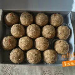 These are Methi (fenugreek) Laddoos, which are excellent for lactating mothers and elderly people for strengthening bones. I make them in a way that they don't taste very bitter.