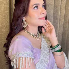 A soft, romantic look for bride Ashwini's reception. The lavender saree is complemented by gentle waves in her hair and a subtle, glowing makeup look.