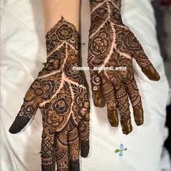 A beautiful leaf-inspired design, with patterns that flow like vines across the back of the hands.