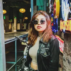 A posed shot against a backdrop of neon lights. I love the aesthetic of clubs and nightlife, even when I'm not the one playing.