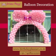For a simple yet elegant entrance, we provide classic balloon arch decorations. This large, pink bow-shaped arch is perfect for store openings, product launches, or corporate celebrations requiring a cheerful and welcoming entryway.