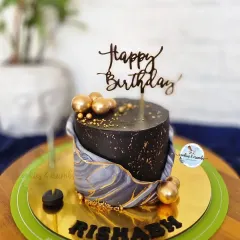 I love the effect of fondant marbling. This black and grey marbled cake with gold spheres and a "Happy Birthday" topper is a great example of a modern and masculine design.