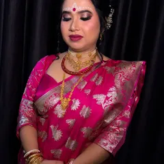 A full look of the Bengali bride without her veil and mukut, showing the beautiful hairstyle and the elegant drape of the saree.