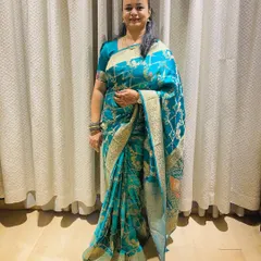 A self-makeover for an evening occasion, featuring a slightly more defined eye and a soft lip, paired with a gorgeous teal saree. This is a perfect example of an office-to-party transition.