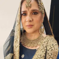 I had the pleasure of doing the makeup for the famous classical dancer, Manjari Chaturvedi. For her, I created a look with a classic winged liner and a nude lip that was both elegant and powerful, befitting her artistic grace.