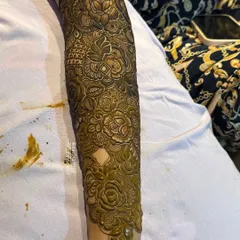The full arm design with fresh paste. The detail is so intricate, and it's all done freehand with a cone.