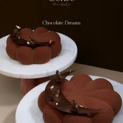 My Chocolate Dreams entremets are a celebration of caramel and chocolate. They are designed to be bold, smooth, and utterly irresistible, as seen here on matching marble stands.