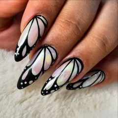 This iridescent butterfly wing design is a perfect example of the trendy, advanced nail art techniques you can master at my academy. We focus on creating clean lines and stunning visual effects that will make your portfolio stand out.