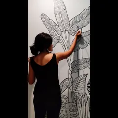 Here I am, adding the final touches to the banana leaves. This style requires a steady hand and a lot of patience, but the result is always worth it.