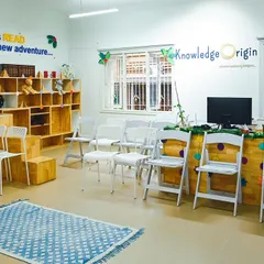 The reading corner is rearranged to welcome parents and guests for our Christmas event. Building a strong parent community is a core part of my philosophy.