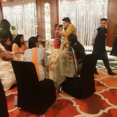 A snapshot from a Diwali get-together. I love the energy of festive parties and enjoy mingling with guests to make their celebration even more memorable with some close-up illusions.