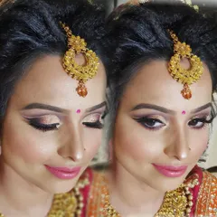 A double cut crease for a bride who wanted something unique and modern. This technique adds extra dimension and drama to the eyes, paired here with soft pink and bronze tones.