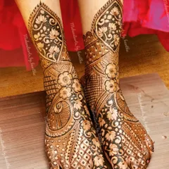 A full-coverage floral design for the feet. This pattern uses negative space with dark-filled backgrounds to make the lotus and other floral motifs stand out beautifully.