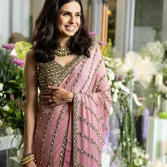 The sister of the groom shines just as bright. For this daytime event, I created a soft, glowing makeup look with natural tones and open, wavy hair that felt effortlessly graceful.