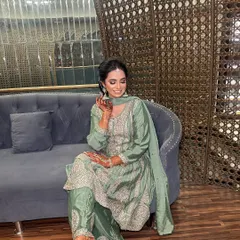 A fresh and pretty look for a Mehndi ceremony. I kept the makeup light and radiant to match the daytime event and her lovely green suit.