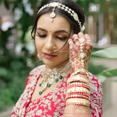 This is the kind of timeless bridal elegance we create. The look features soft, smoky eyes, radiant skin, and a perfect balance of classic tradition and modern grace, showcasing the artistry I teach my students.