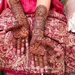 A gorgeous floral mehendi with a focus on rose motifs. The use of shading gives the flowers a three-dimensional appearance.