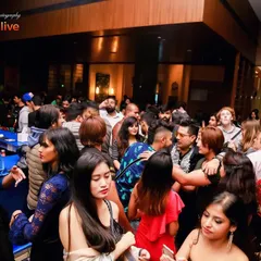 The crowd at the ITC Gardenia corporate event. It is always a great challenge to get a corporate crowd to unwind, and I love seeing them enjoy the music.