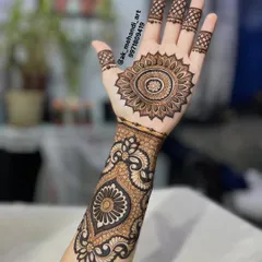 This design combines a central sun mandala with a bold, Arabic-style pattern on the wrist. You will learn how to blend different design elements to create a unique fusion look.