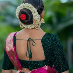 A classic bridal hairstyle is timeless. Here, I’ve created a neat, traditional bun adorned with fragrant mallige hoovu (jasmine), a signature element for many South Indian brides. This style holds perfectly through long ceremonies and looks elegant from every angle.