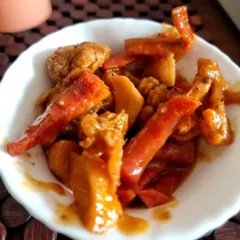 A serving of my Gajar Gobhi Shalgam pickle. You can see the tender chunks of vegetables coated in a rich, sweet and sour masala. It is perfect with parathas and mathris.