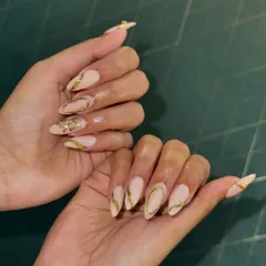 Here’s another angle of the gold-accented nail extensions. Notice how the light catches the metallic details, creating a unique and luxurious effect. I build my extensions to be durable, so you can enjoy your beautiful nails without worry.