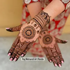 The lotus mandala is a classic and one of my most requested party designs. It's elegant, centered, and looks beautiful on the palm, combining fine line work with bold shading to create a balanced and striking piece of henna art.