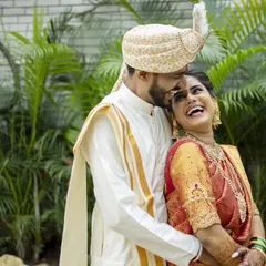 It's the unposed laughter and the gentle touch that truly define a couple's bond. My goal is to capture these genuine expressions of affection that you will cherish forever.