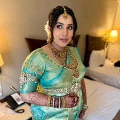 A side profile of this beautiful mother-to-be. The soft makeup highlights her features, and the traditional attire makes this maternity shoot extra special.