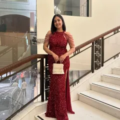 For a friend's cocktail night, I chose this stunning red sequin gown. The silhouette is classic and glamorous, with beaded shoulder details adding a modern, unique touch.