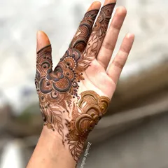 A beautiful floral and leaf design I did for myself. I love playing with negative space and flowing patterns.