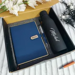 This professional gift set in navy blue features a personalized diary and a matte black water bottle, making it an excellent welcome gift for a new employee.