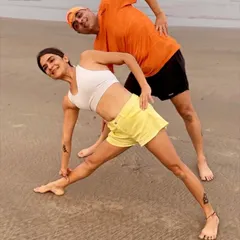 Finding our flow together on the beach. Practicing Trikonasana (Triangle Pose) with my husband reminds me that yoga is about connection, whether it's with yourself, nature, or the people you love.