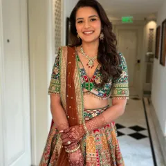 Tripti's Mehendi look was so vibrant and joyful. The makeup was kept fresh and radiant to complement her colorful Mayyur Girotra lehenga, perfect for a day of celebration.