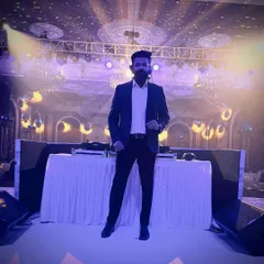 All set to bring the energy for a major HUL corporate event. From formal galas to high-energy parties, I tailor my performance to match the specific goals and audience of your corporate gathering.