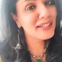 A detailed shot of the vintage silver choker and matching jhumkas. When wearing a set, it's important that the pieces complement each other rather than compete.