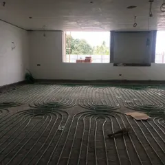 The installation of a radiant cooling system at the VIT School of Architecture. This energy-efficient alternative to air conditioning uses chilled water pipes in the floor slabs to lower the ambient temperature in the studios.