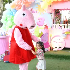 Our mascots are experts at interacting with children and making them feel special. This heartwarming moment between a young guest and our Peppa Pig character captures the magic we strive to create.