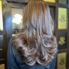 Fall season calls for warm copper tones. These highlights add warmth and richness to a dark base, creating a beautiful, multi-tonal look that's perfect for the season.