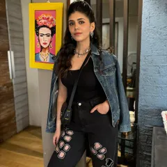 A casual yet chic hairstyle for actress Sanjana Sanghi for a Coldplay concert. I created a fun, half-up ponytail with loose, beachy waves, a perfect style for a music event.