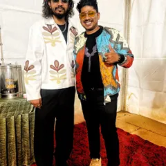 A green room moment with the electrifying singer Nakash Aziz before his concert. It's always a pleasure to connect with such talented and down-to-earth artists before a big show.