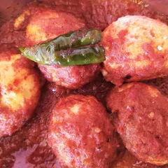 Deemer Kawsha, or spicy egg curry, was a temptation I was never allowed to have at fairs as a child. Now, I make it in my own kitchen, and a patron once exclaimed, "Ekdawm raastar stall er taste!" (Tastes exactly like the street stall!).