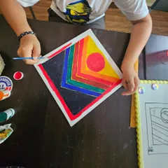 It’s amazing to see students recreate works by the masters! This student is painting a vibrant abstract piece inspired by the artist S.H. Raza during one of our special artist workshops.