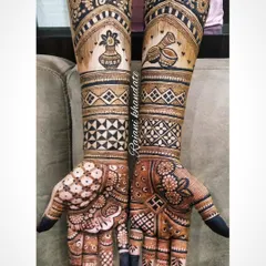 A duplicate of image 152, this groom's mehndi is a perfect example of how intricate and meaningful a groom's henna can be.